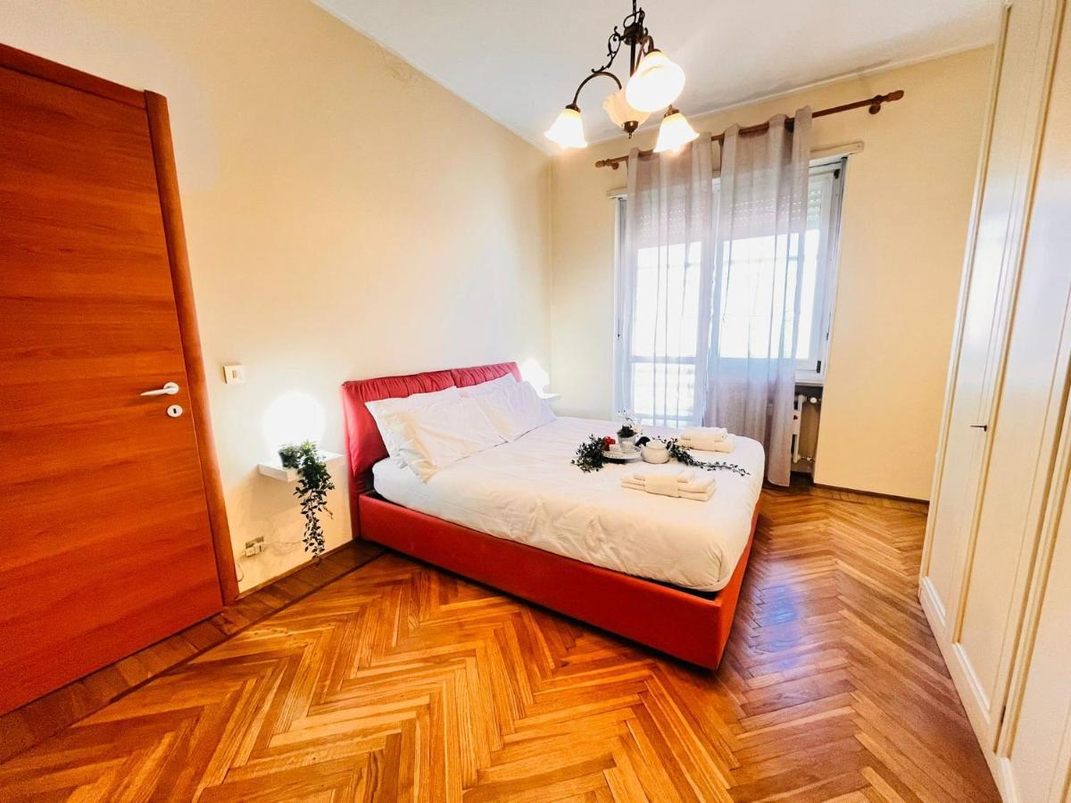 Sky Apartment A Due Passi Dalla Stazione Collegno Luaran gambar