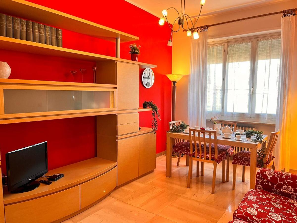 Sky Apartment A Due Passi Dalla Stazione Collegno Luaran gambar